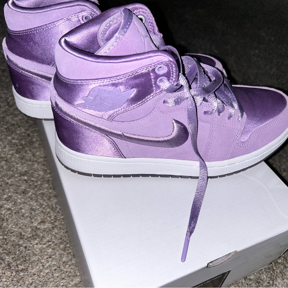 Nike Women's season of her orchid mist  Lavender dunk High Sneakers